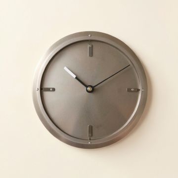 Tante Wall Clock (synthetic illustration; no displayed measurements)