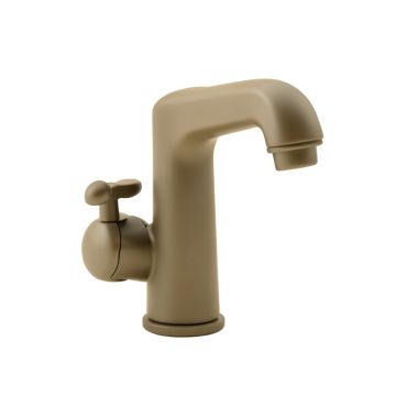 Heritage Centerset Bathroom Faucet With Drain Assembly