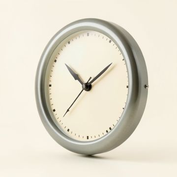 Landan Wall Clock (synthetic illustration; no displayed measurements)