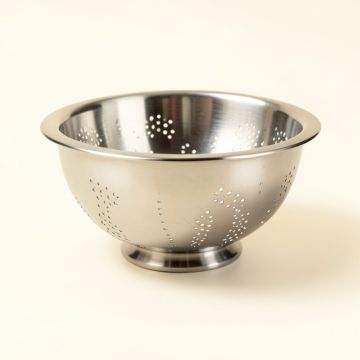 Oneida Stainless Steel 5 Qt . Colander (synthetic illustration; no displayed measurements)