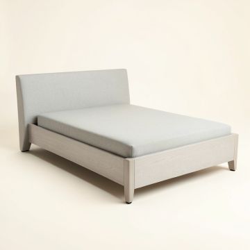 Labombard Platform Bed (synthetic illustration; no displayed measurements)