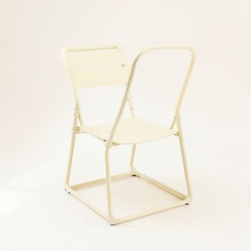 Ash Bluff Folding Outdoor Chair - Cream (synthetic illustration; no displayed measurements)