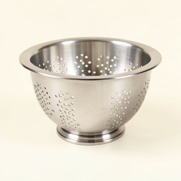 Starcraft Deep Stainless Steel Colander (synthetic illustration; no displayed measurements)