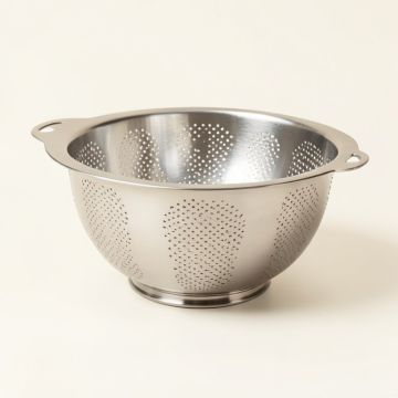 Oneida Stainless Steel Colander (synthetic illustration; no displayed measurements)