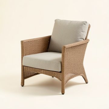 Piuma Chair (synthetic illustration; no displayed measurements)