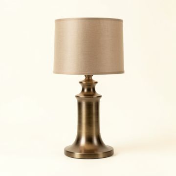 Deidra 27.5 `` Oiled Rubbed Table Lamp (synthetic illustration; no displayed measurements)