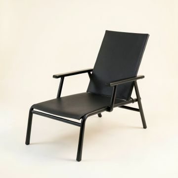 Oak Arc Outdoor Lounge Chair - Black (synthetic illustration; no displayed measurements)