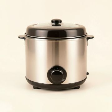 Courant Slow Cooker (synthetic illustration; no displayed measurements)