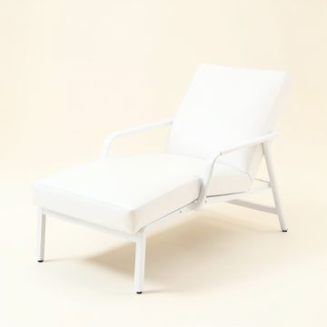 Bente Chaise Lounge (synthetic illustration; no displayed measurements)