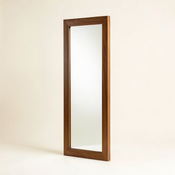 Juanes Full Length Mirror (synthetic illustration; no displayed measurements)