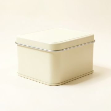 Rocheleau Tin Bread Box (synthetic illustration; no displayed measurements)