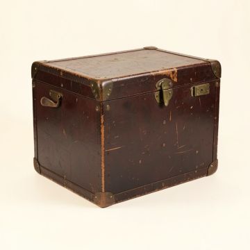Morgan Trunk (synthetic illustration; no displayed measurements)