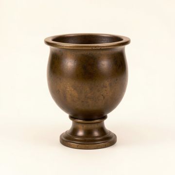 Urn (synthetic illustration; no displayed measurements)