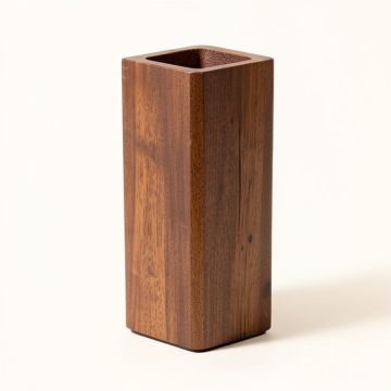 Deidrich Plant Stand (synthetic illustration; no displayed measurements)