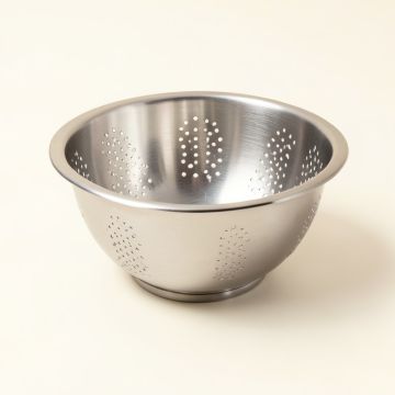 Ybm Home Stainless Steel Colander (synthetic illustration; no displayed measurements)