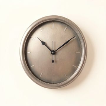 Yutan Wall Clock (synthetic illustration; no displayed measurements)