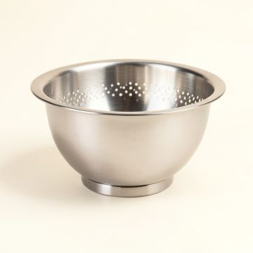 Ybh Home Stainless Steel 3 Quart Colander (synthetic illustration; no displayed measurements)