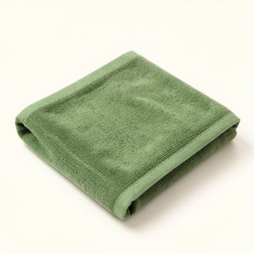 Oak Crossing Bath Towel - Green (synthetic illustration; no displayed measurements)