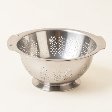 Cook N Home 2 Piece Stainless Steel Colander Set (synthetic illustration; no displayed measurements)