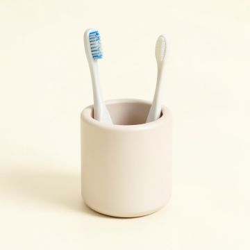 Romina Toothbrush Holder (synthetic illustration; no displayed measurements)