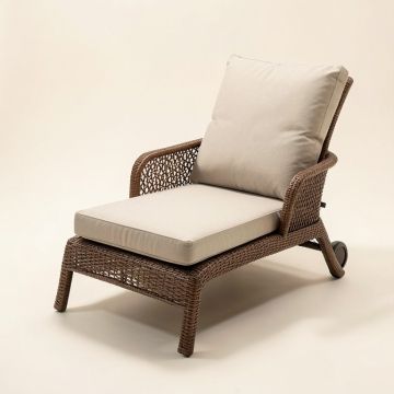 Pergamon Outdoor Lounge Chair With Cushion (synthetic illustration; no displayed measurements)