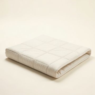 Hennen Baby Crib Comforter (synthetic illustration; no displayed measurements)