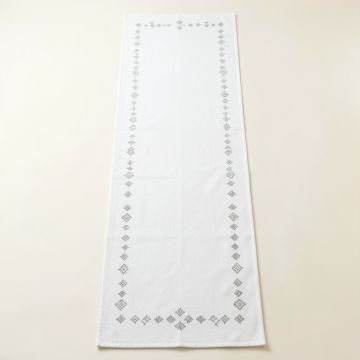 Willow Brook Narrow Runner Rug - White (synthetic illustration; no displayed measurements)
