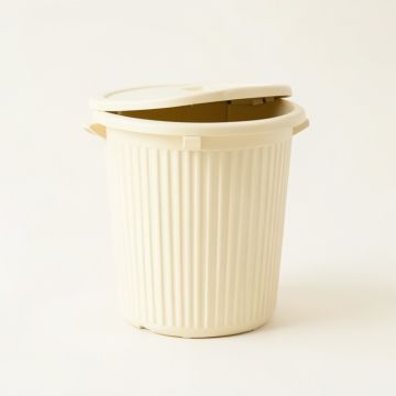 Hazel Bluff Closed Garden Compost Bin - Ivory (synthetic illustration; no displayed measurements)